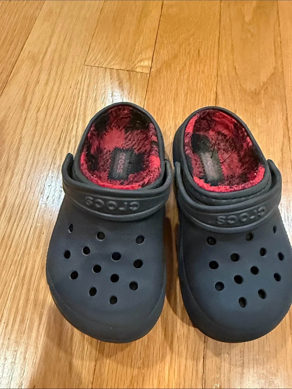 Crocs black with buffalo red /black lining size c10.